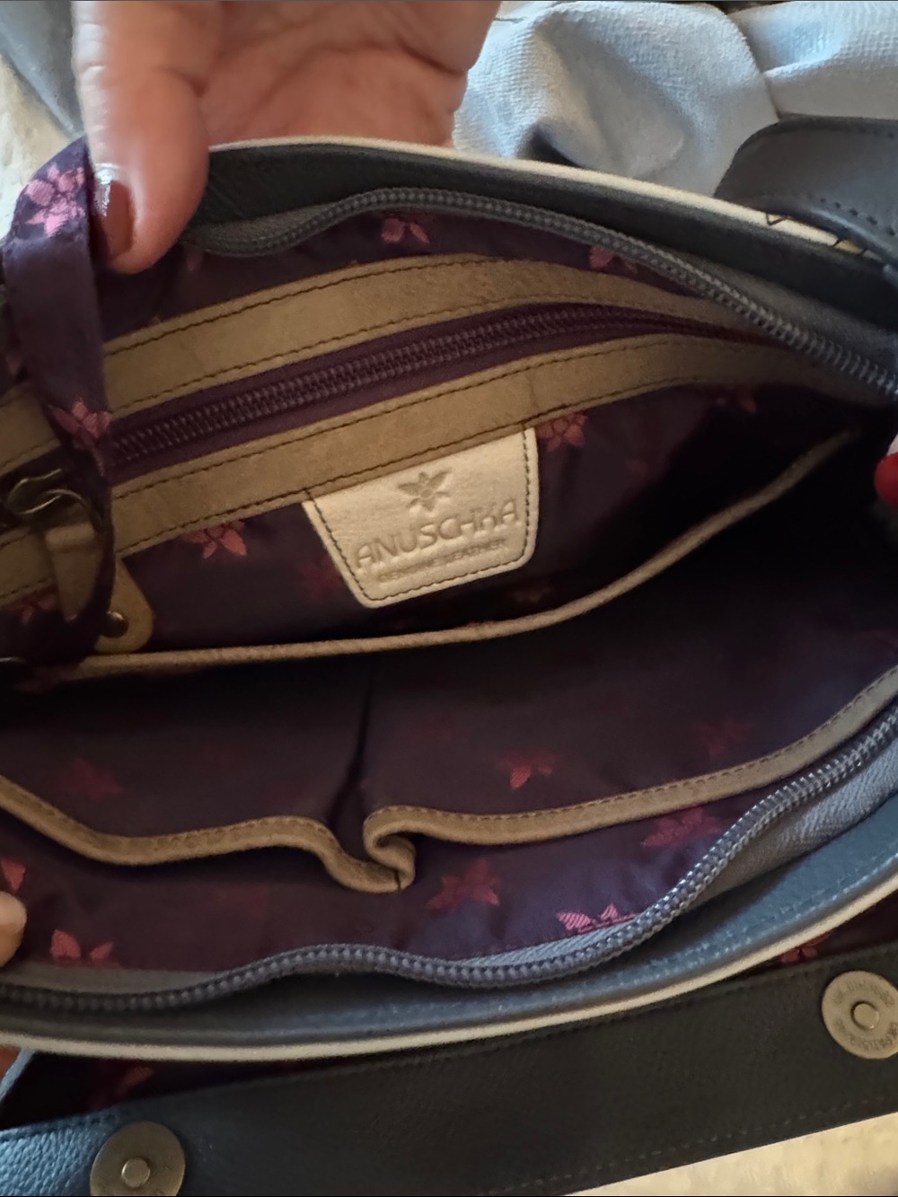 Anuschka Hand-Painted Floral Crossbody Bag in Light Gray with Multicolor Artwork - Picture 9 of 11